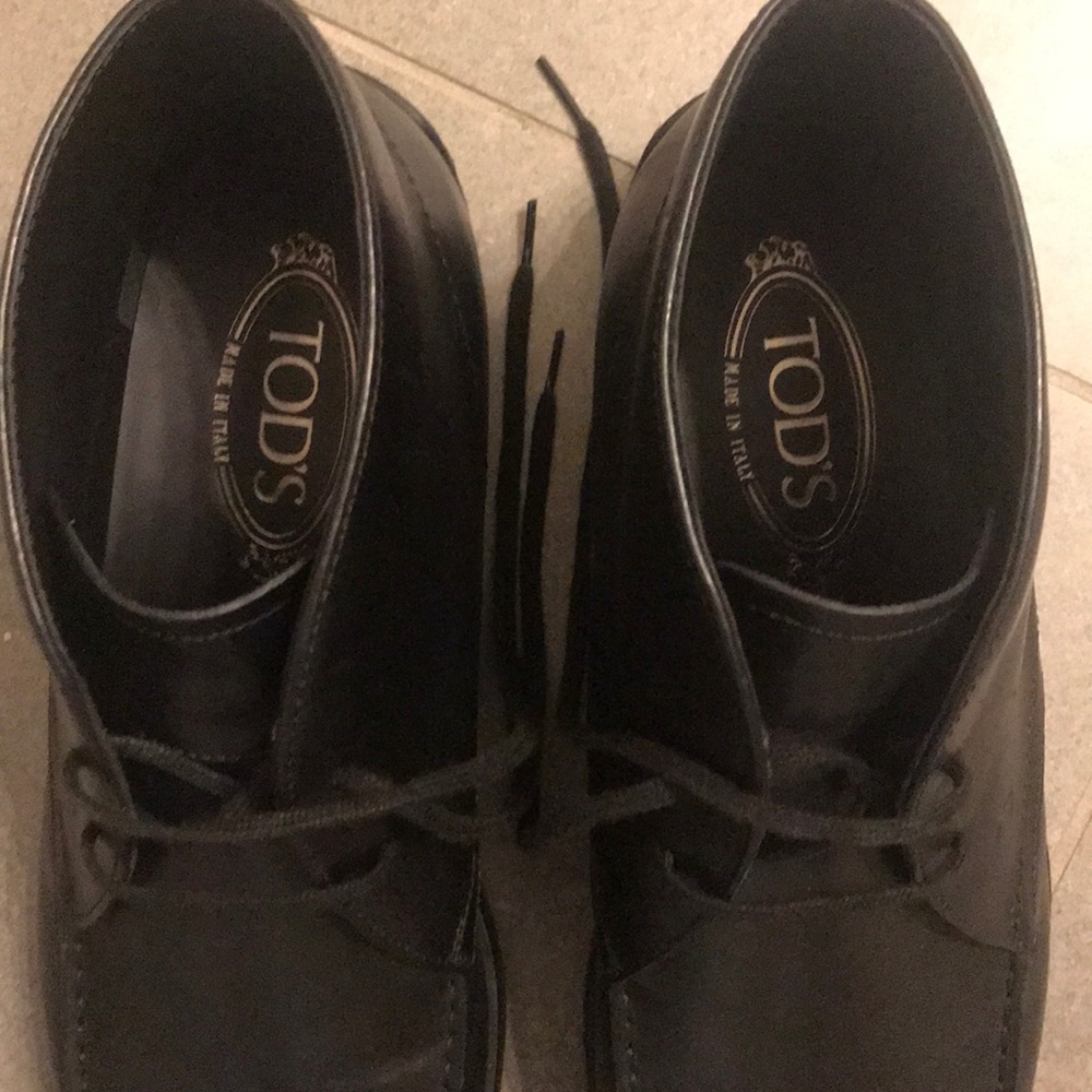 TOD’S Black Chukka Boots